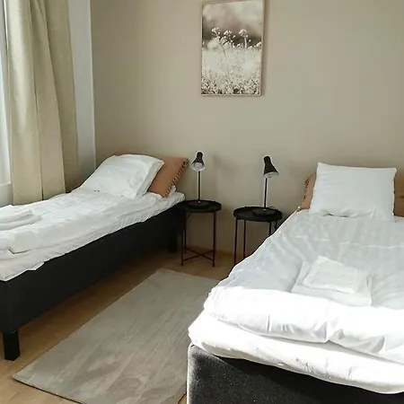 Kotimaailma Hoitajanrinne I *